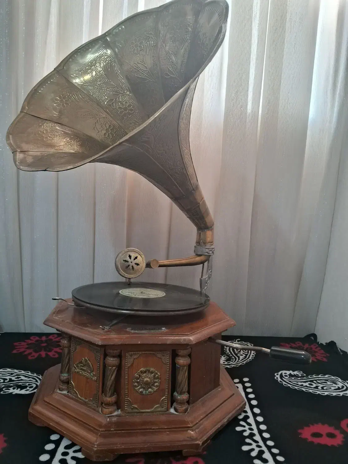 گرامافون هندلی عطیقه انگلیسی گل و بوته ای|کلکسیون اشیاء عتیقه|نجف‌آباد, شریعتی|دیوار