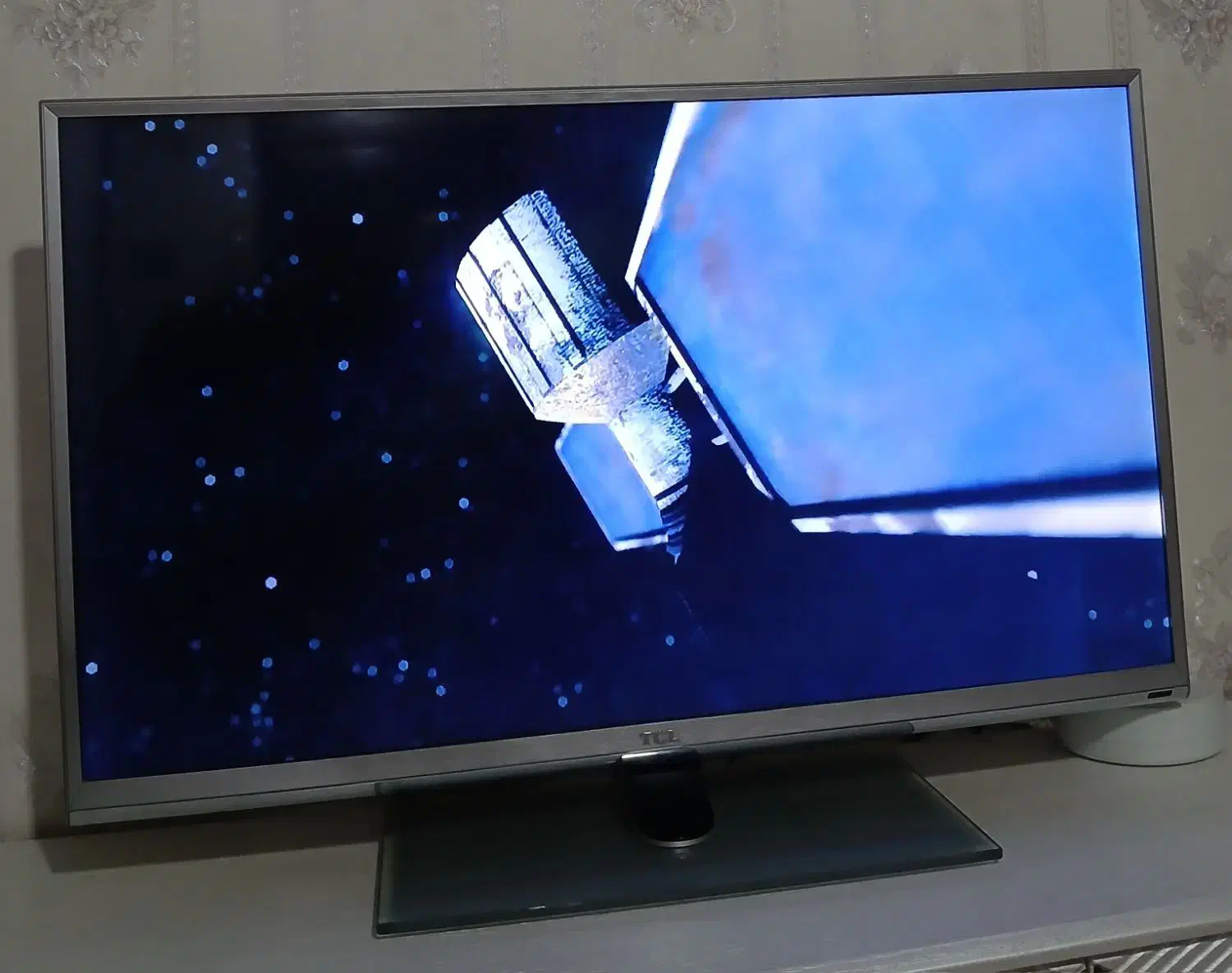 تلویزیون|تلویزیون و پروژکتور|فردیس, نیروگاه برق|دیوار