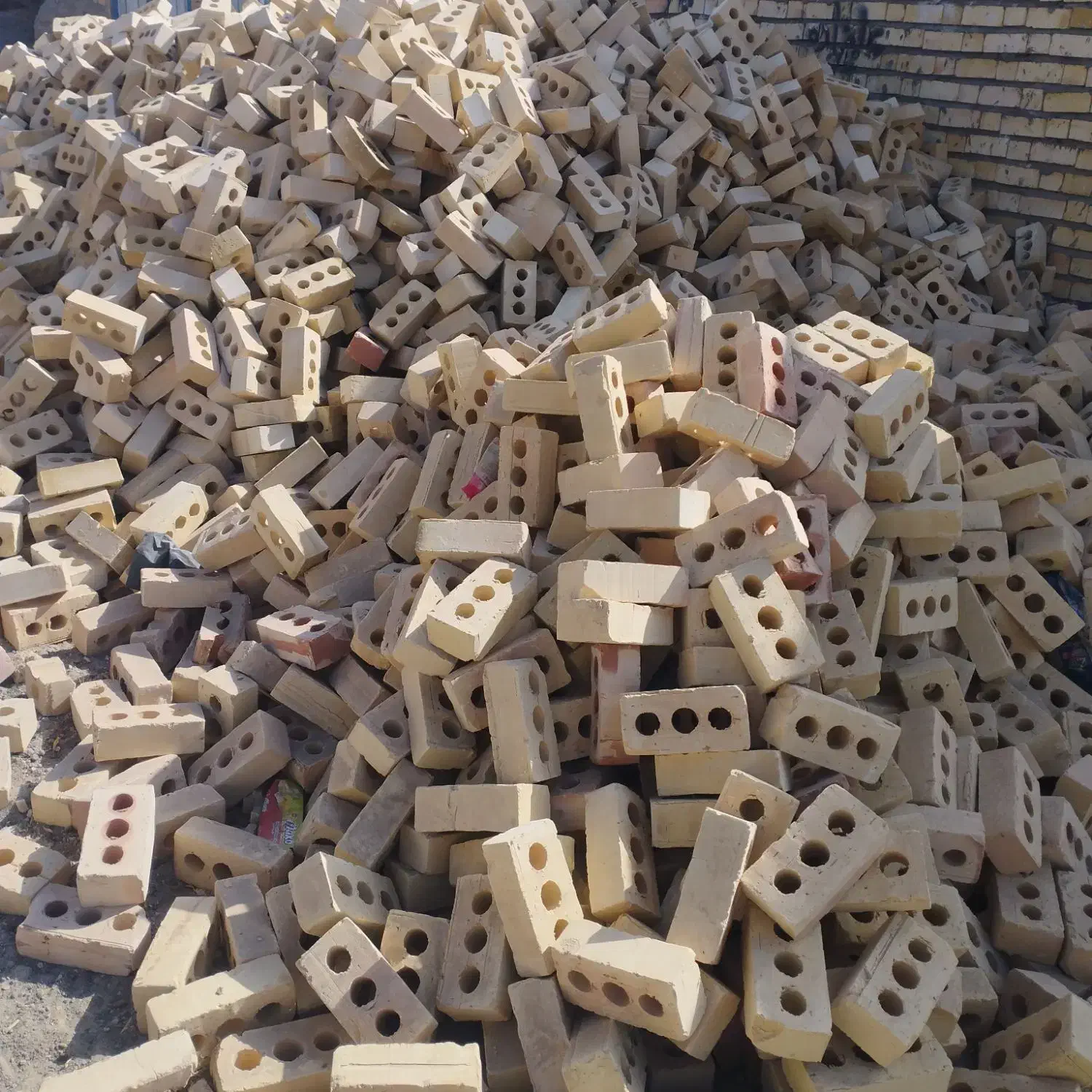 یک ماشین آجرسه سوراخ 6هزارتافروشی|مصالح و تجهیزات ساختمان|فریمان, |دیوار