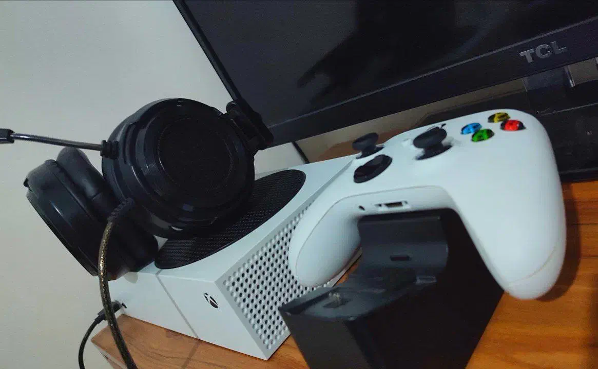 ایکس باکس سریز اس با تمامی محصولات و دو دسته|کنسول، بازی ویدئویی و آنلاین|رشت, گلسار|دیوار