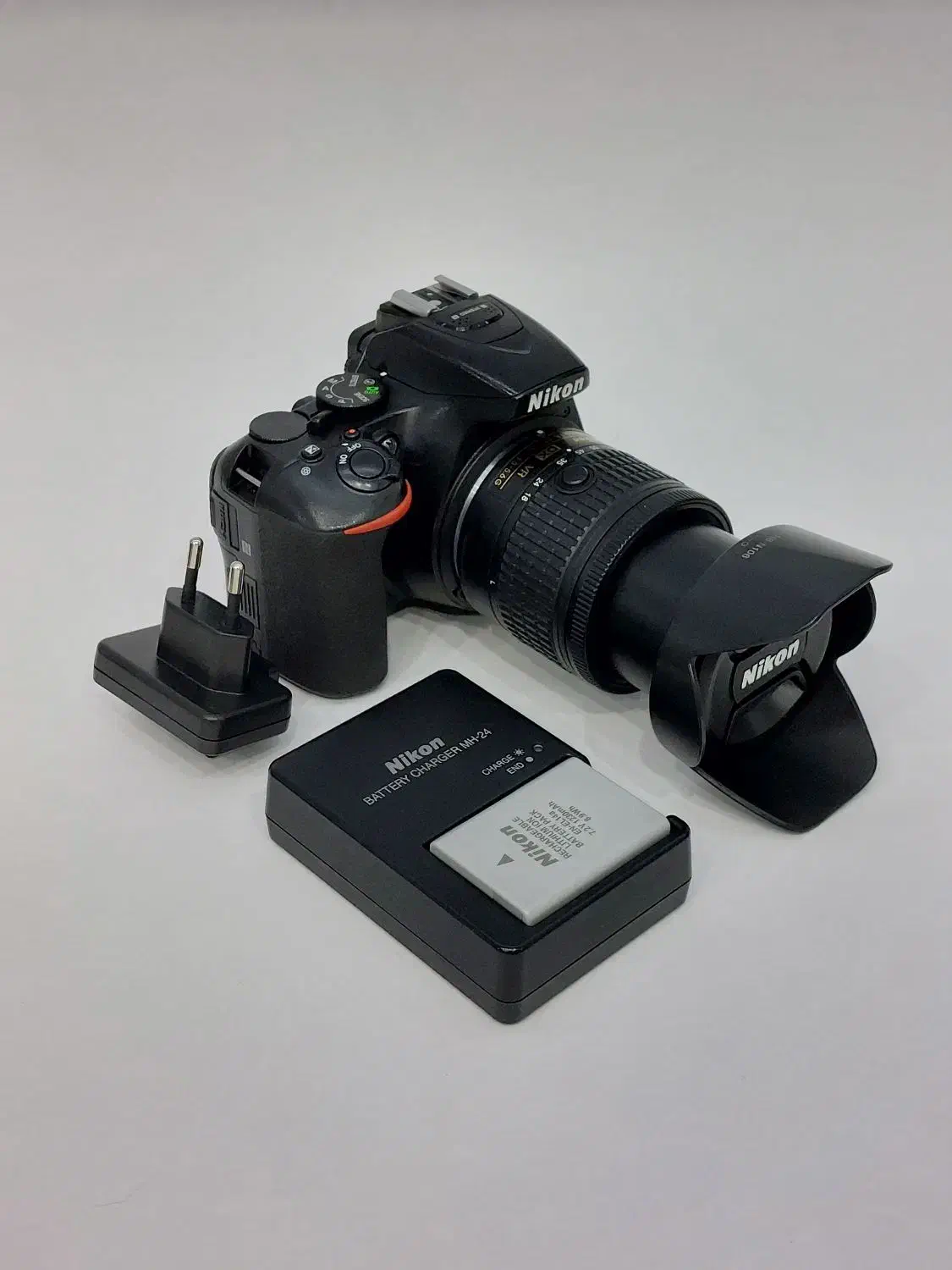 دوربین Nikon D5600 + لنز 18-55 VR|دوربین عکاسی و فیلمبرداری|اصفهان, شیخ طوسی|دیوار