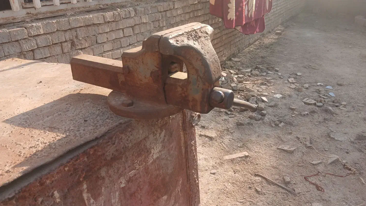 صندوق آهنی|ابزارآلات|کارون, |دیوار