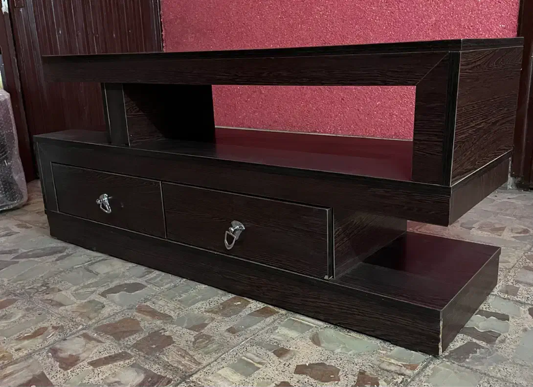 فروش تلویزیون LG ۴۳ سالم بهمراه میز تلویزیون|تلویزیون و پروژکتور|فومن, |دیوار