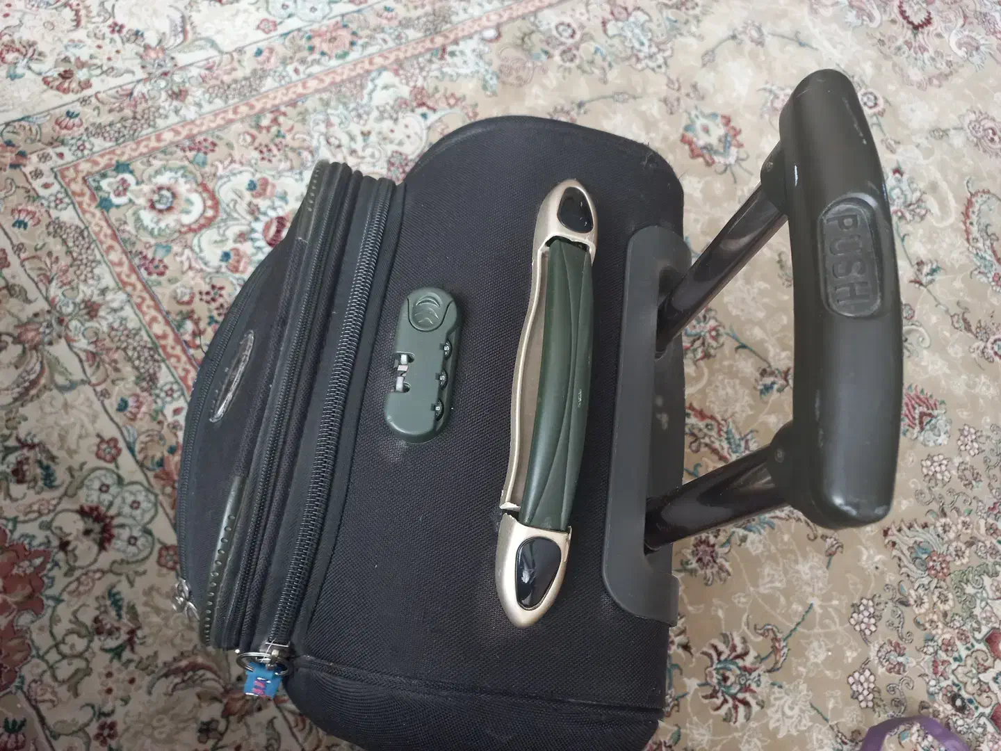 چمدان|کیف، کفش، کمربند|مشهد, کوشش|دیوار