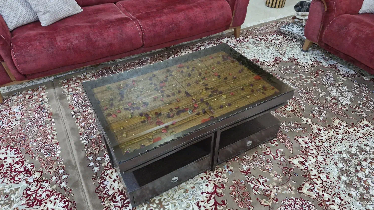 ۲ست راحتی سه نفره چستر به همراه میز جلو مبلی|مبلمان خانگی و میز عسلی|دزفول, |دیوار