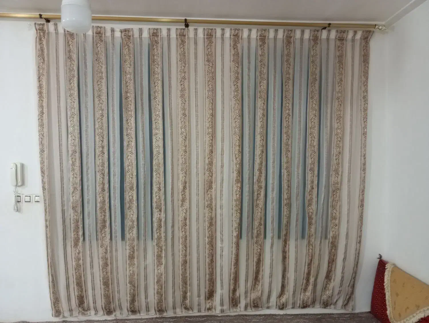 پرده دو رنگ و اکلیدار|پرده، رانر، رومیزی|میانه, |دیوار