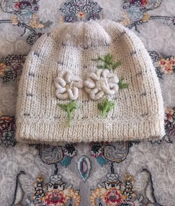 کلاه بافتنی|لباس|موچش, |دیوار