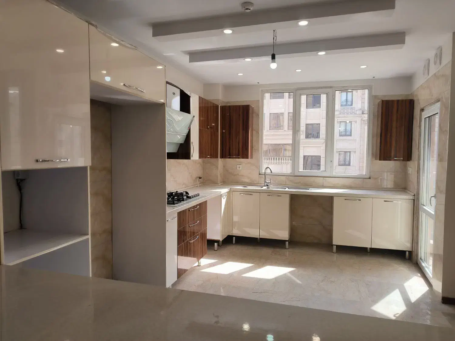 آپارتمان فلکه اول ۱۳۵ متر سه خواب شیک ۱۵۰ غربی