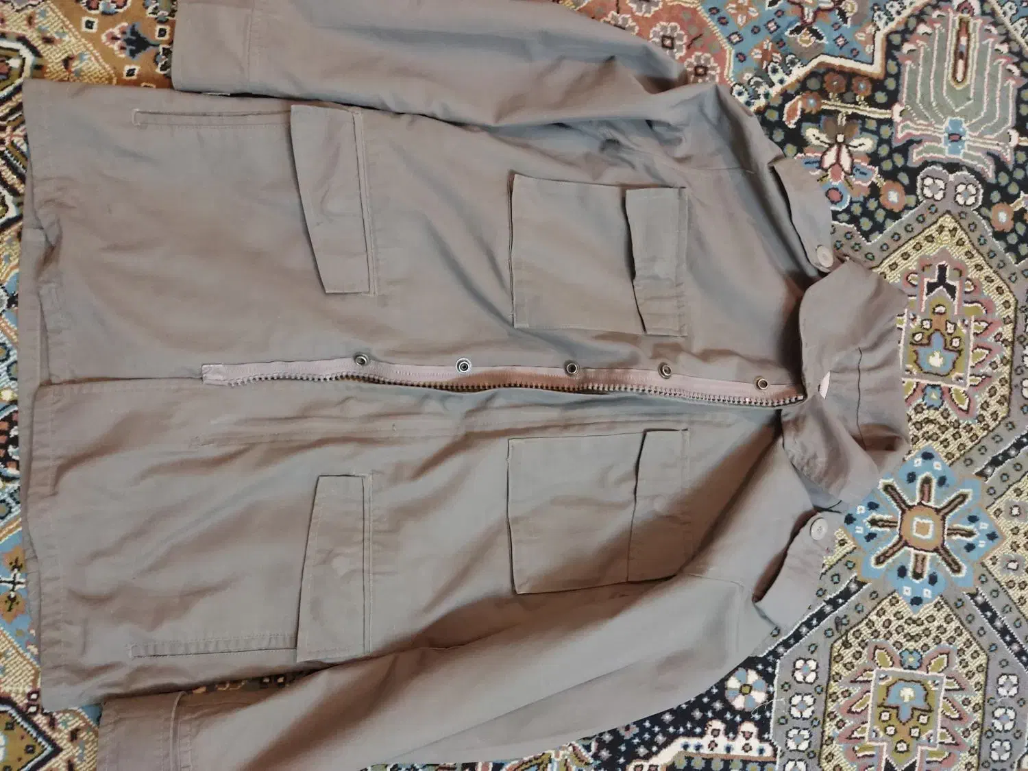 اورکت خاکی|لباس|خوسف, |دیوار