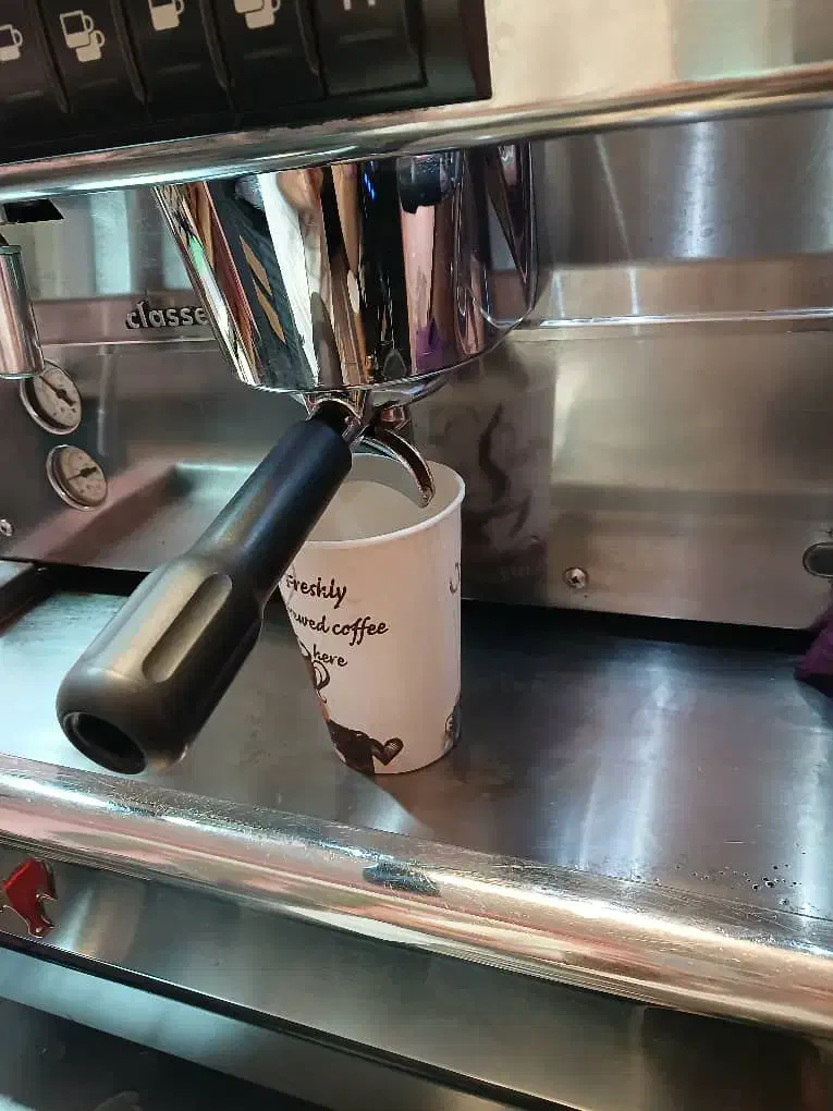 باریستا یا کمک باریستا آقا یا خانم|استخدام خدمات فروشگاه و رستوران|تهران, سلسبیل جنوبی|دیوار