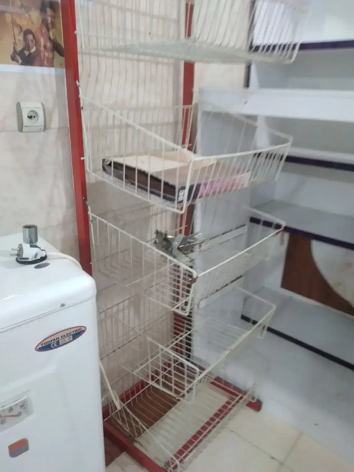 استند خوراکی|کتابخانه، شلف، قفسههای دیواری|قم, قلعه کامکار|دیوار