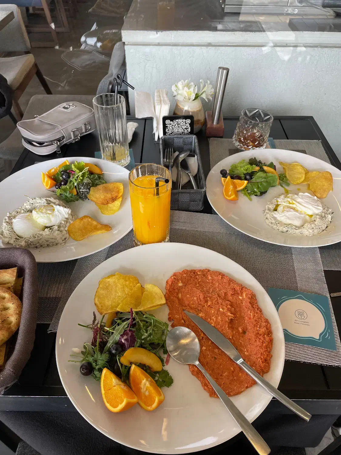 استخدام صندوقدار/سالندار (ویتر)/ نیروی آشپزخانه|استخدام خدمات فروشگاه و رستوران|کرمان, |دیوار