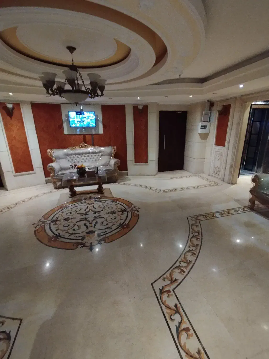 ۱۳۵متر فول چهارباغ شرقی تکواحدی ۴ ساله تخلیه