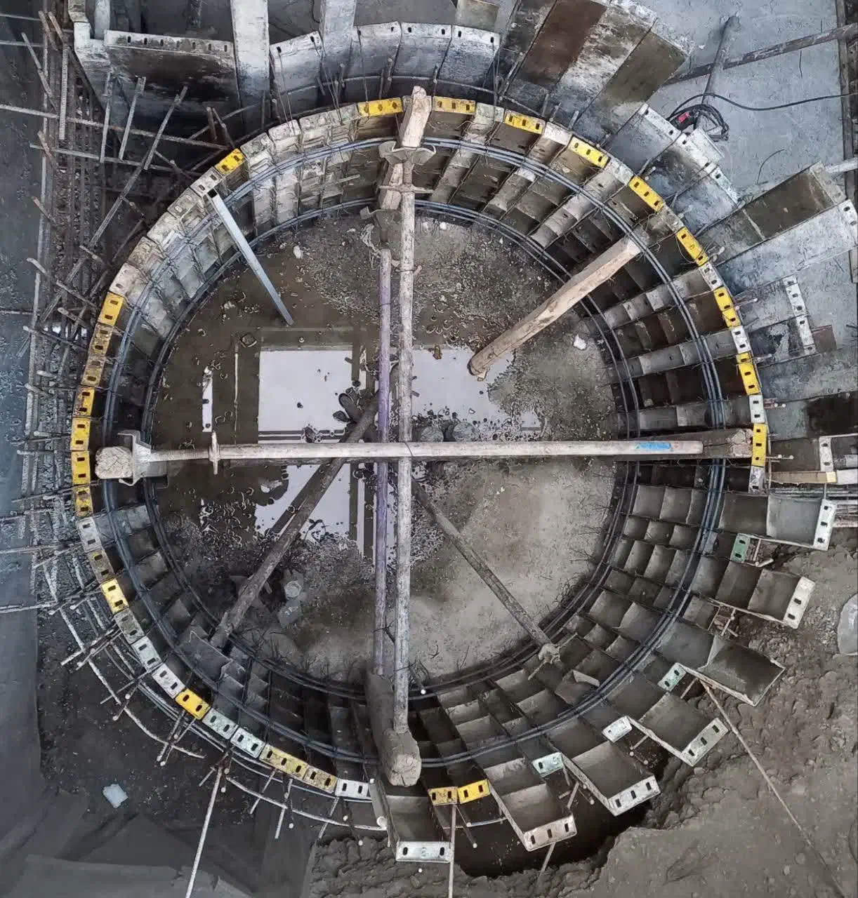 اجرای آرماتوربندی وقالبندی و استخر بتنی|خدمات پیشه و مهارت|هشتگرد, تهران دشت|دیوار