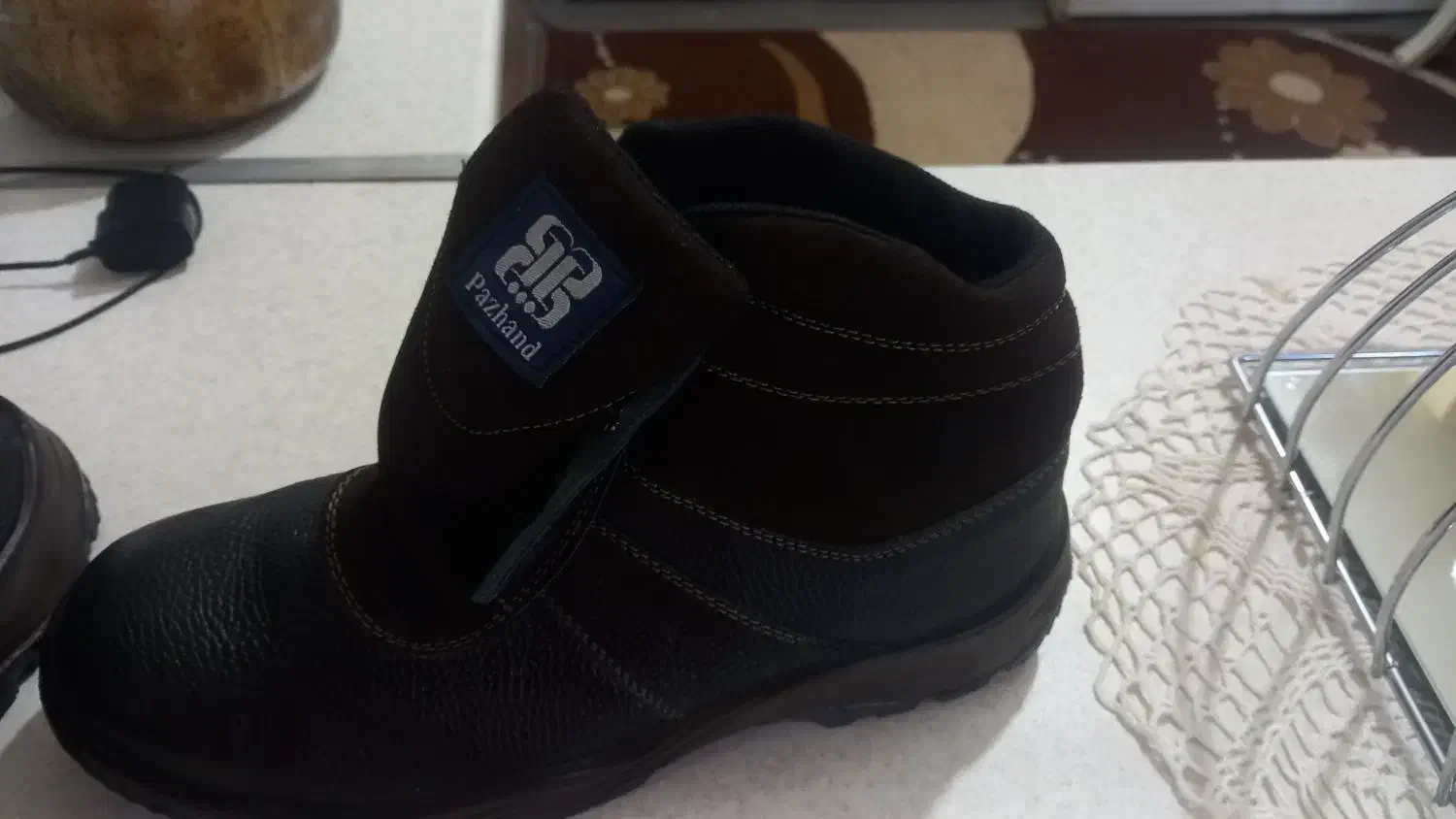 کفش نیم بوت کار|کیف، کفش، کمربند|گلبهار, شهر جدید گلبهار|دیوار