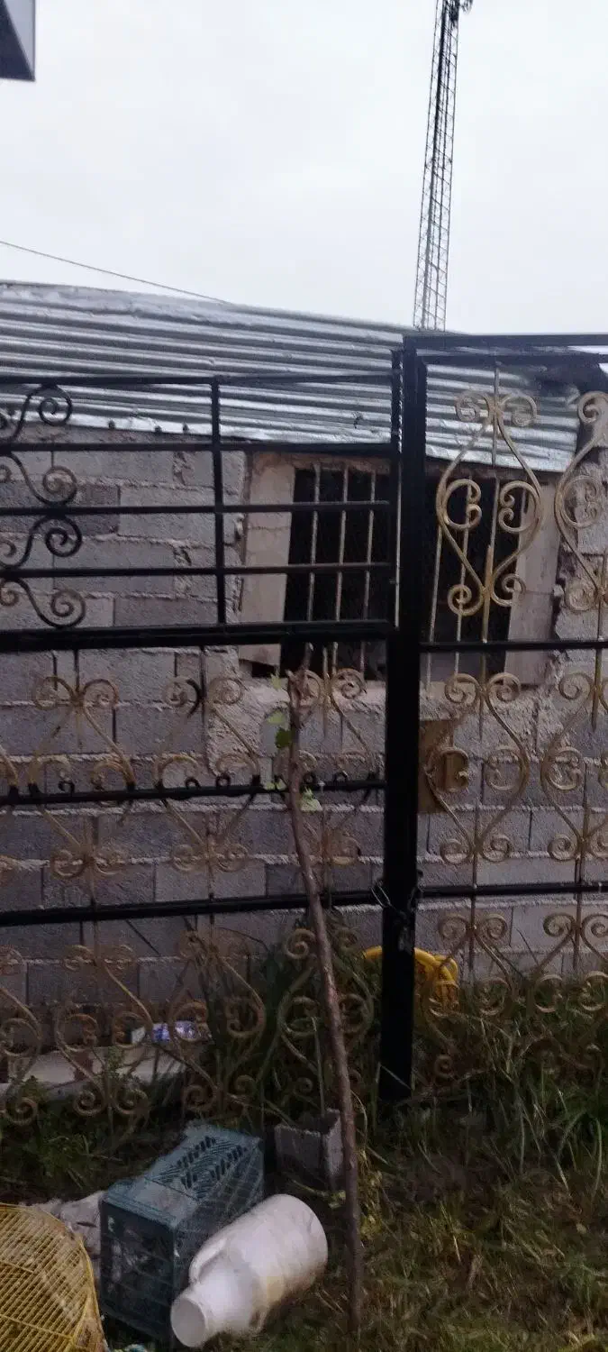 دروازه آهنی ۳ متری زیبا و سنگین و یک دروازه ۲ نیم|مصالح و تجهیزات ساختمان|لنگرود, |دیوار