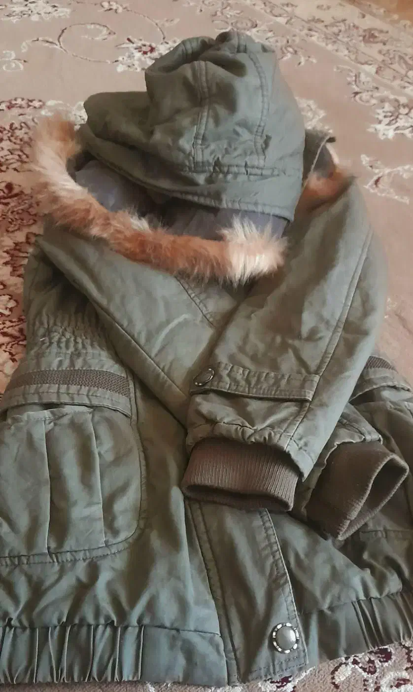 حراج واقعی دوعدد پالتوی دخترانه سایز۴۴ کاملانووشیک|حراج|سنندج, |دیوار