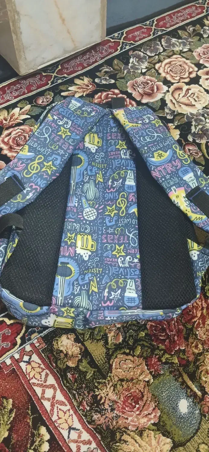 کیف مدرسه و موکت|کیف، کفش، کمربند|ورامین, ورامین|دیوار