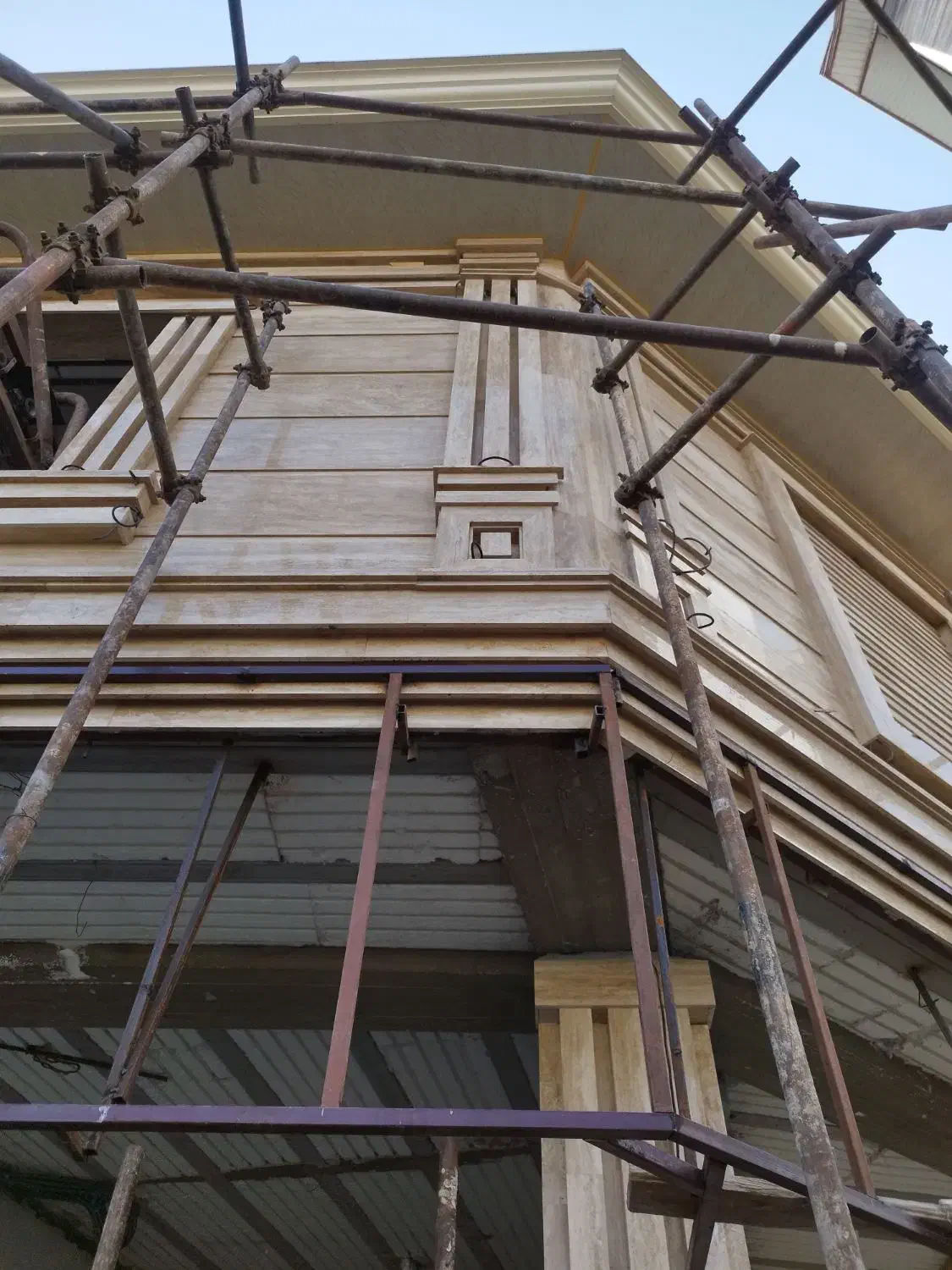 کارگر کاشی کاری و سنگ کاری|استخدام معماری، عمران و ساختمانی|سنگر, |دیوار