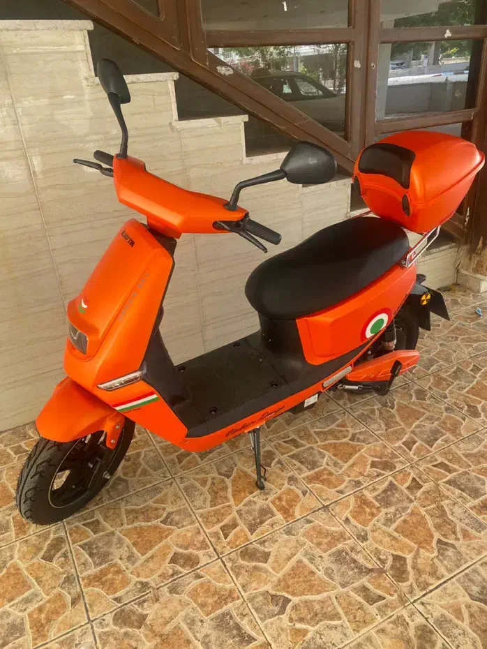 کویر موتور|موتورسیکلت|کیش, |دیوار