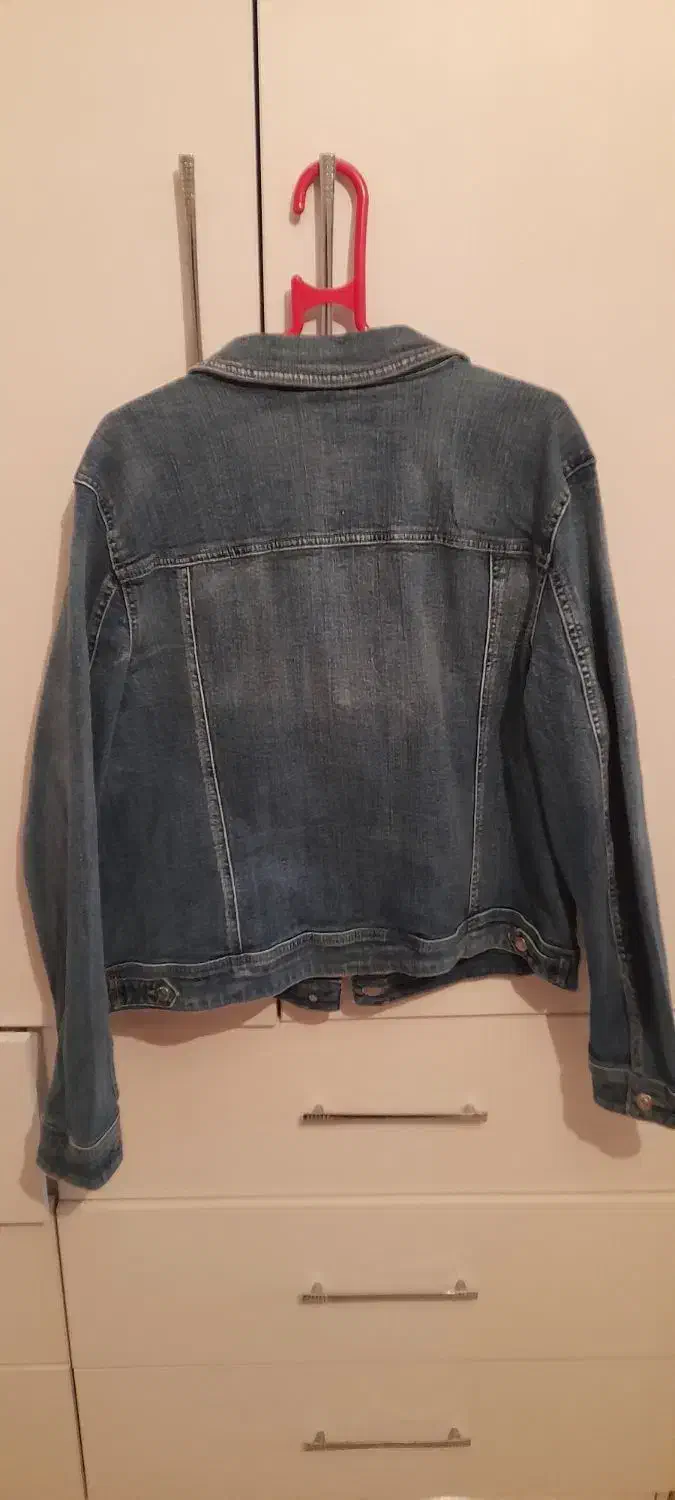 کت جین ابی تیره|لباس|شهریار, شهریار|دیوار