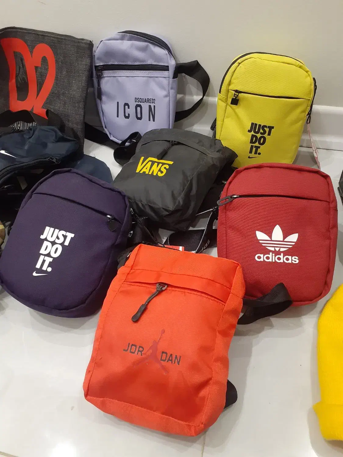 کلاه|لباس|شاهینشهر, مخابرات (شهید بهشتی)|دیوار