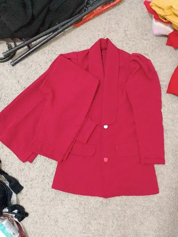 کت شلوار و چند دست لباس با قیمت باورنکردنی|لباس|شاهین‌شهر, گرگاب|دیوار