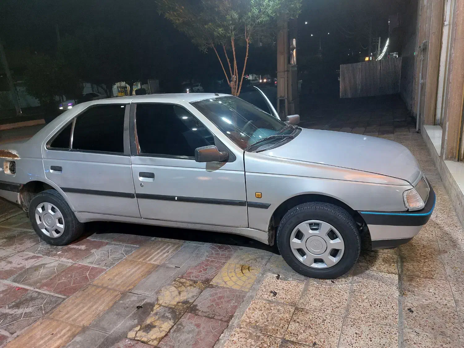 پژو ۴۰۵ نقره ای|خودرو سواری و وانت|دوگنبدان, |دیوار