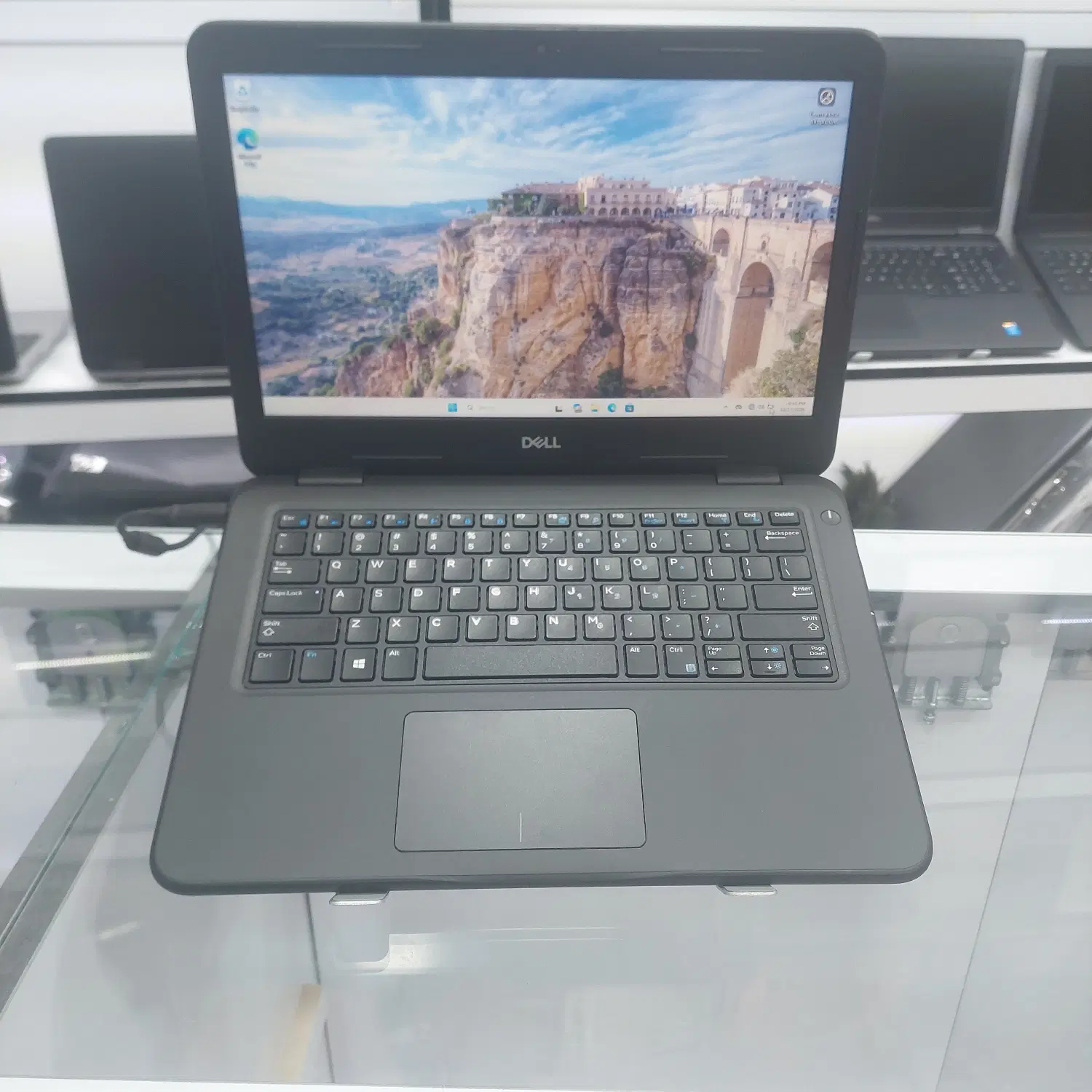 Dell latitude 3400|رایانه همراه|شیراز, ملاصدرا|دیوار