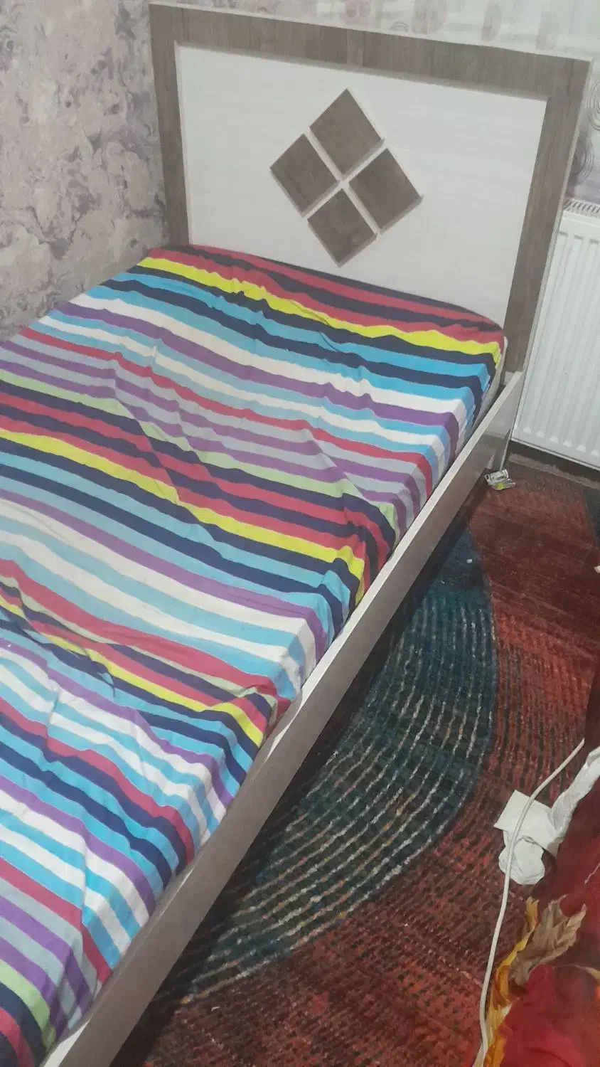 تخت یک نفره|تخت و سرویس خواب|گلبهار, شهر جدید گلبهار|دیوار