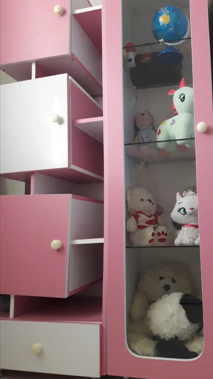 کمد سفید صورتی|تخت و سرویس خواب|بندر انزلی, چهارفریضه|دیوار