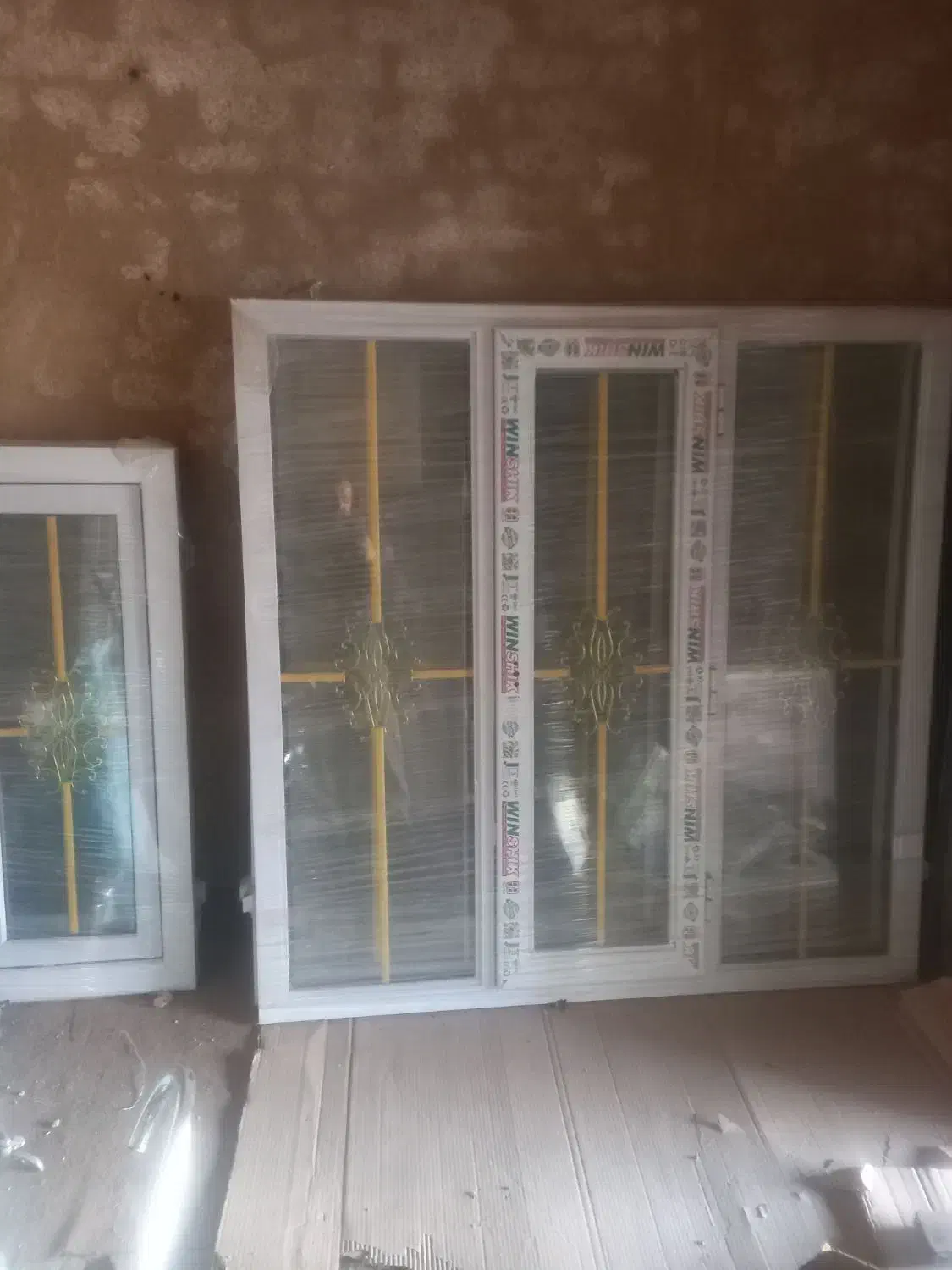 در وپنجره پی وی سی ودرب چوبی پیش ساخته|مصالح و تجهیزات ساختمان|فلاورجان, |دیوار