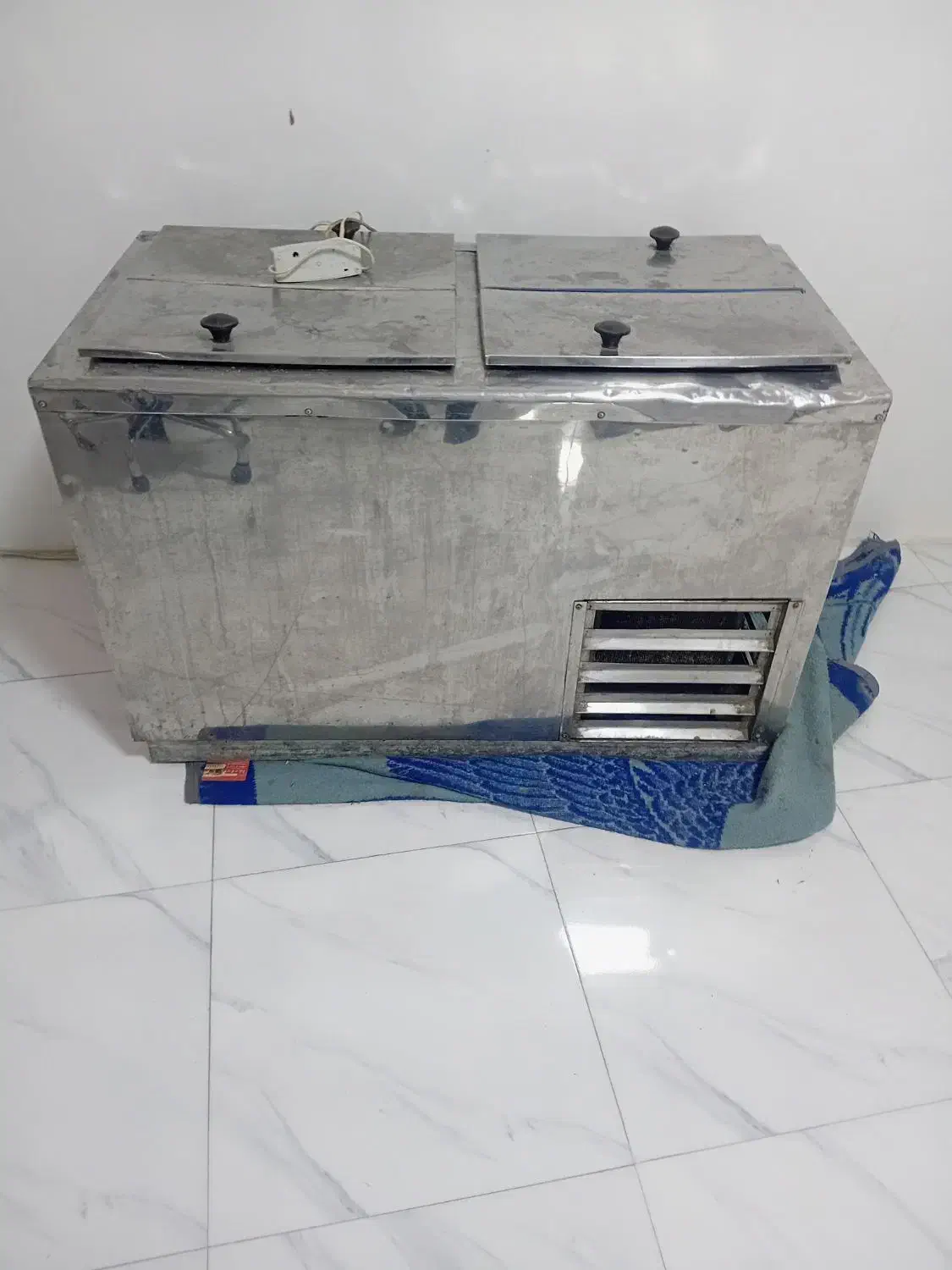 فریزر چهار درب در حال کار|فروشگاه و مغازه|مشکیندشت, |دیوار