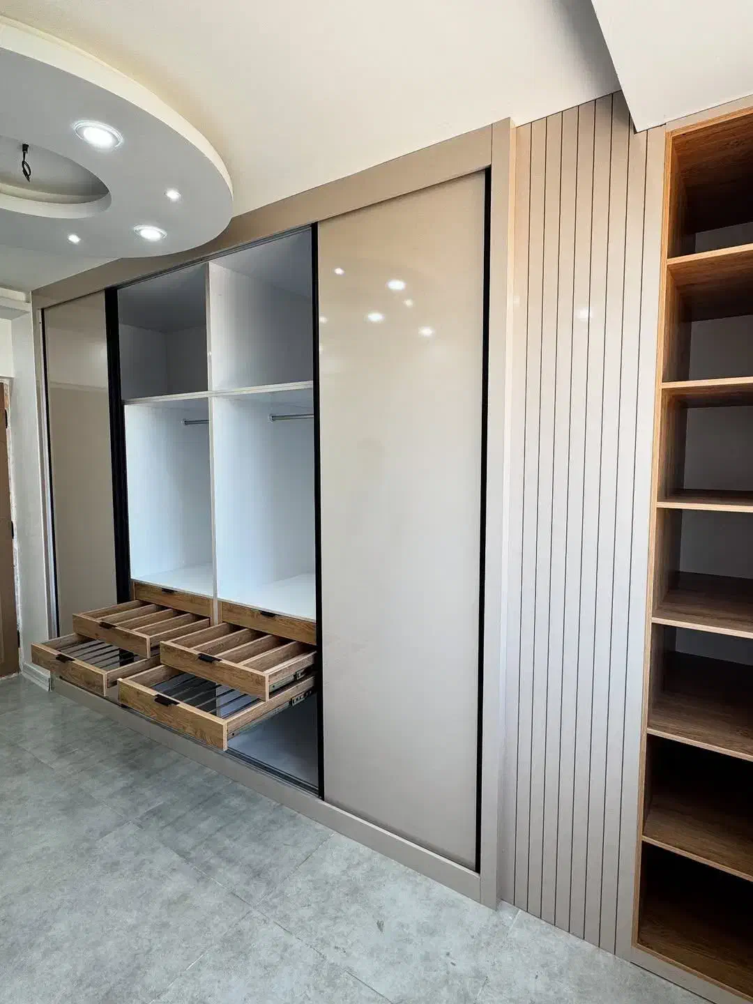 کمد دیواری هایگلاس و مات و نئوکلاسیک|جاکفشی، کمد، دراور|قم, سالاریه|دیوار