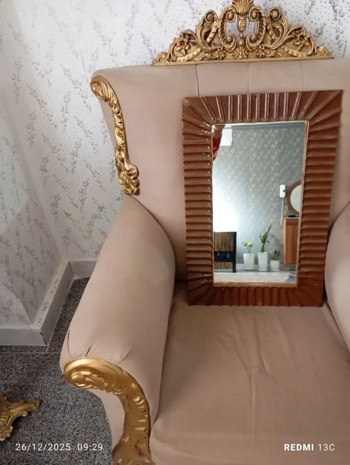 آیینه|آینه|تویسرکان, |دیوار