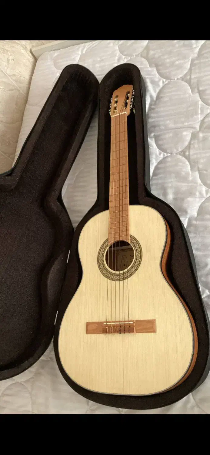 گیتار کلاسیک|گیتار، بیس، امپلیفایر|تهران, پونک|دیوار