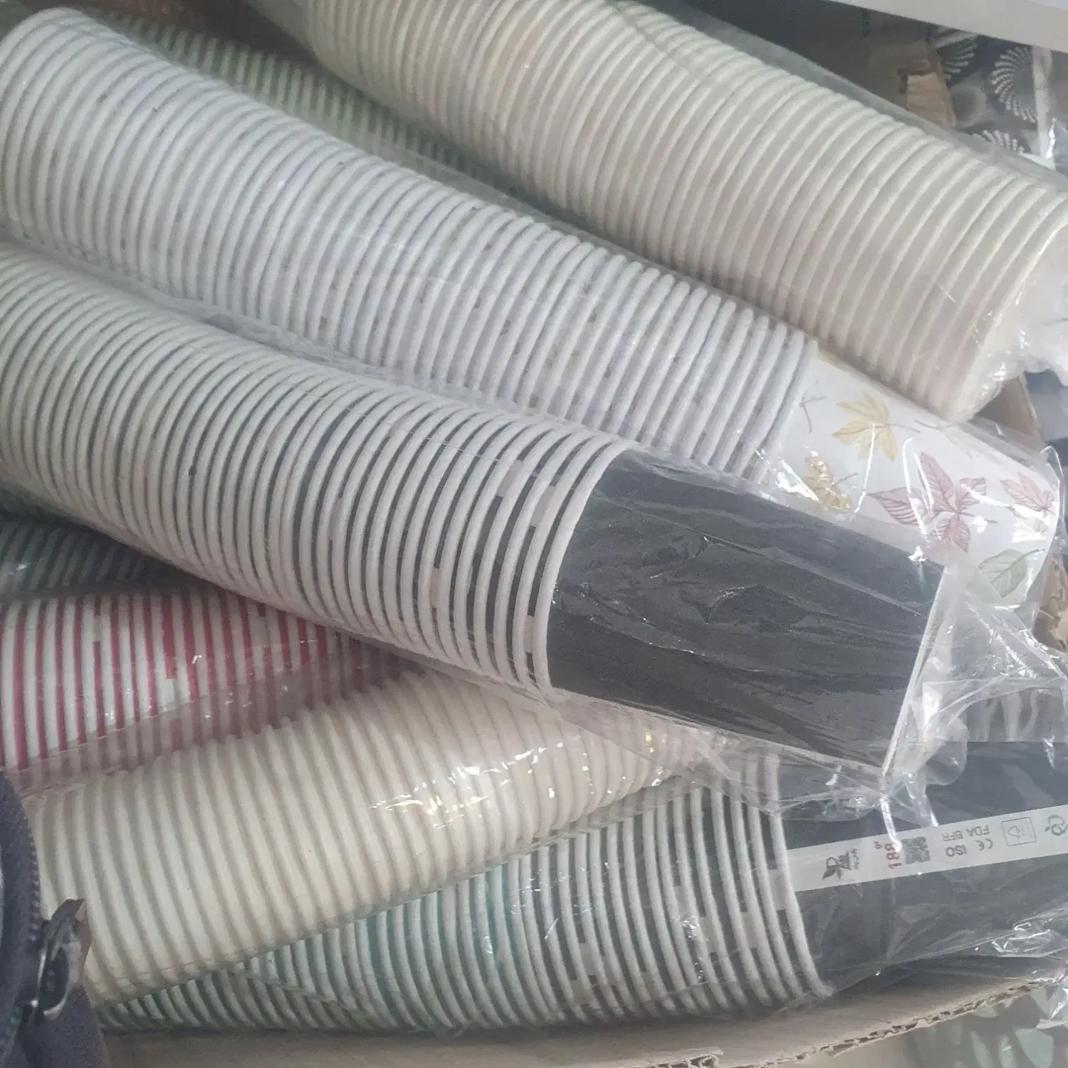 لیوان کاغذی|ظروف نگهدارنده، پلاستیکی، یکبارمصرف|قم, قلعه کامکار|دیوار