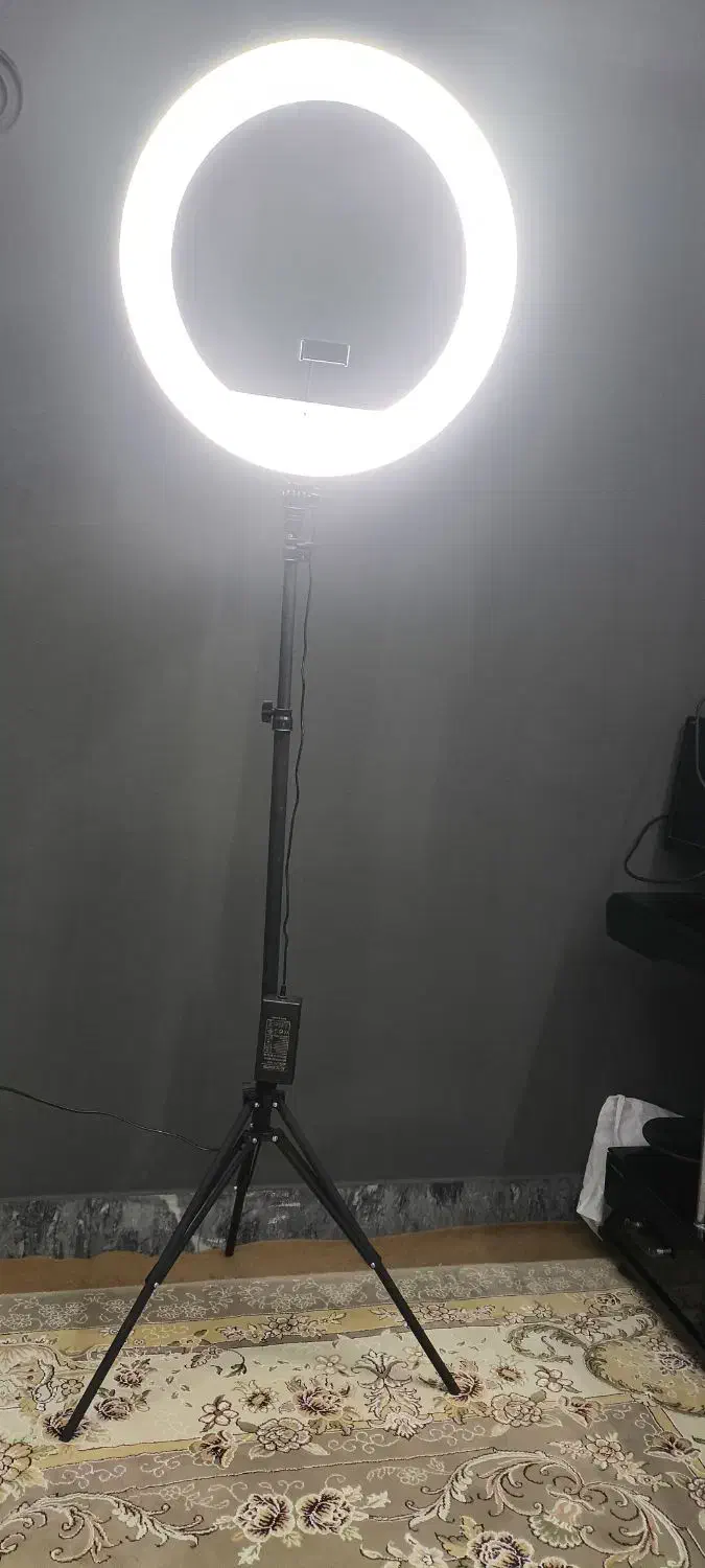 رینگ لایت ۲۲ اینچ ۷۰ وات|دوربین عکاسی و فیلم‌برداری|تبریز, |دیوار