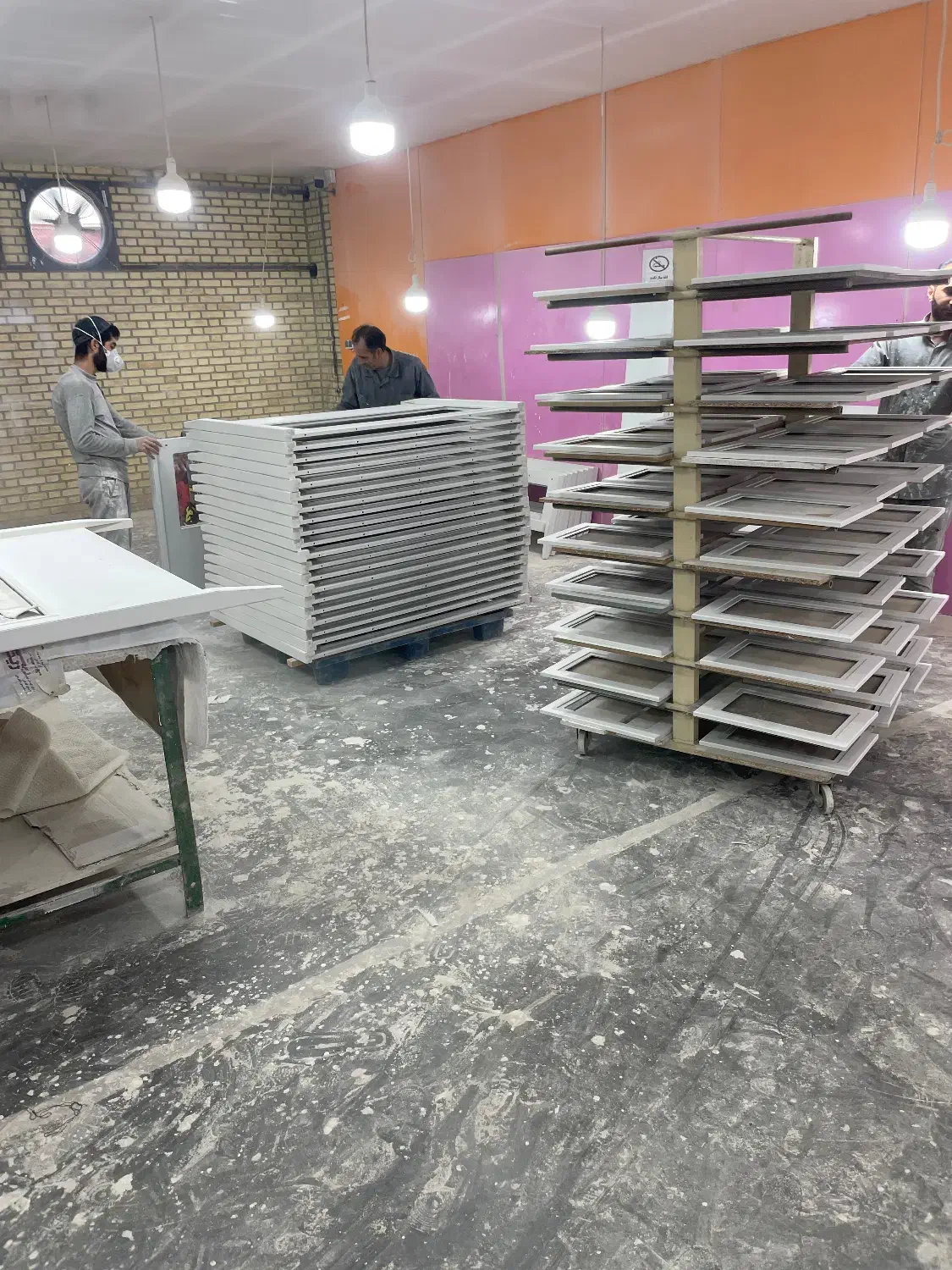 استخدام نیرو خانم و آقا جهت رنگکاری|استخدام صنعتی، فنی، مهندسی|بهار, |دیوار