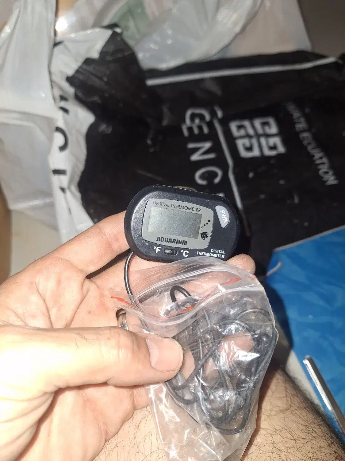 پمپ هوای آکواریوم، دو خروجی هوا|ماهی|رودهن, |دیوار