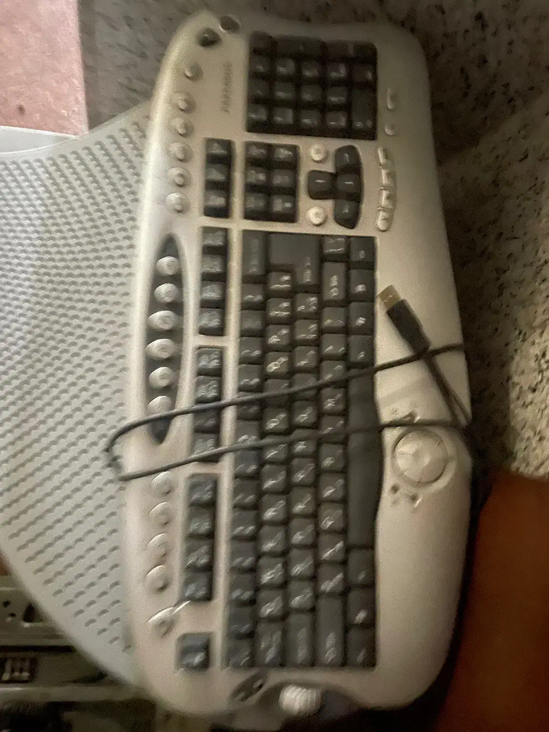 ۱۴ اینچ و کیبرد|قطعات و لوازم جانبی رایانه|تهران, شهرک گلها|دیوار