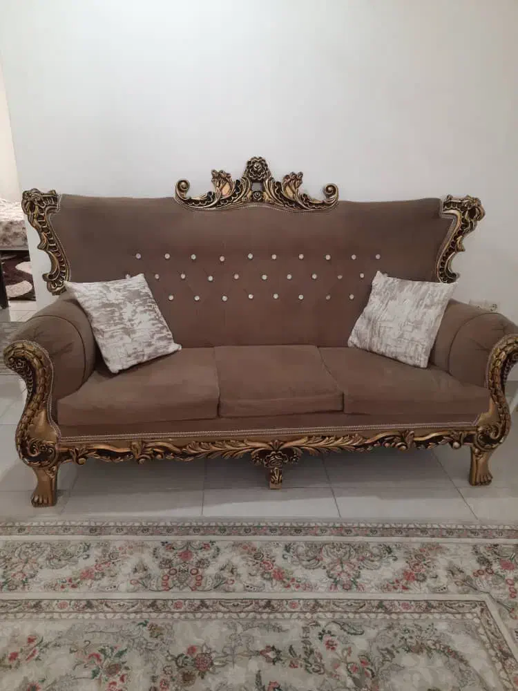 مبل سلطنتی ۷نفره|مبلمان خانگی و میز عسلی|رشت, باهنر|دیوار