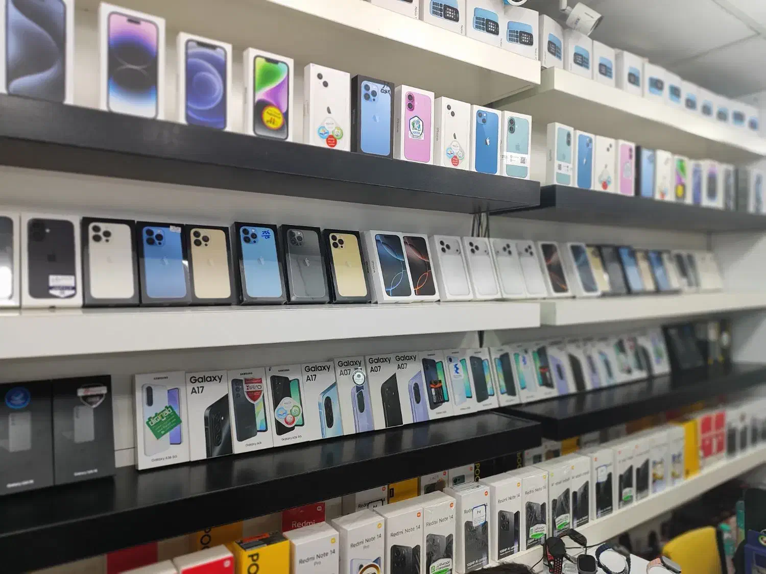 گوشی اقساط با یه برگ چک|موبایل|بندرعباس, |دیوار