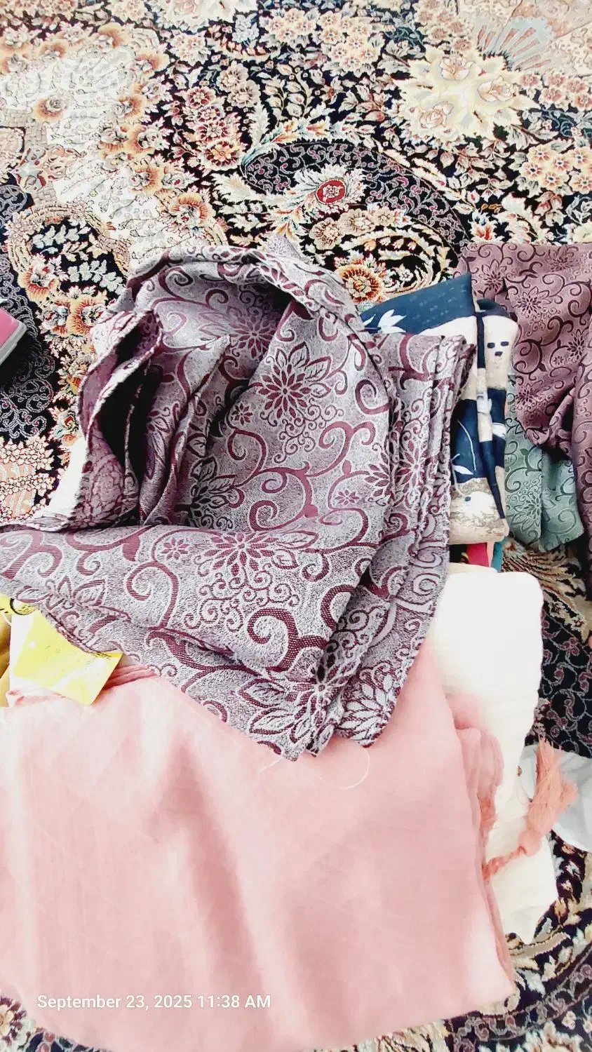 فروش تعدادی روسری و شال زیر قیمت فاکتور|لباس|شهرکرد, |دیوار