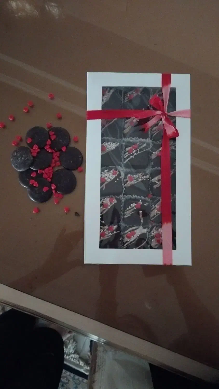 شکلات مغز دار ۱۸ عددی مناسب کادو|خوردنی و آشامیدنی|تهران, یافت آباد جنوبی|دیوار