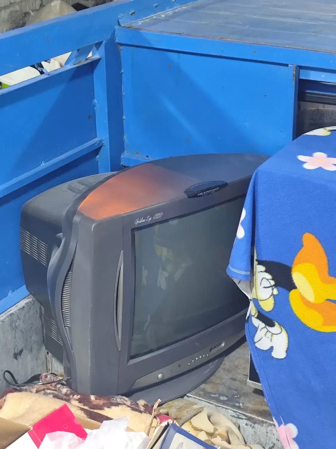 فروش تلویزیون و میز تلویزیون|تلویزیون و پروژکتور|میاندوآب, |دیوار