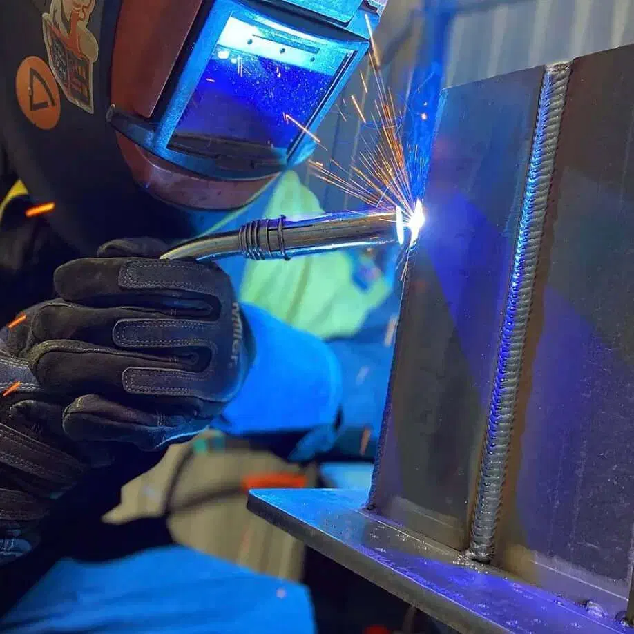 خدمات تخصصی جوشکاری و سازه‌ فلزی ( جوش برق و co2)|خدمات پیشه و مهارت|پاکدشت, پاکدشت (مامازند)|دیوار