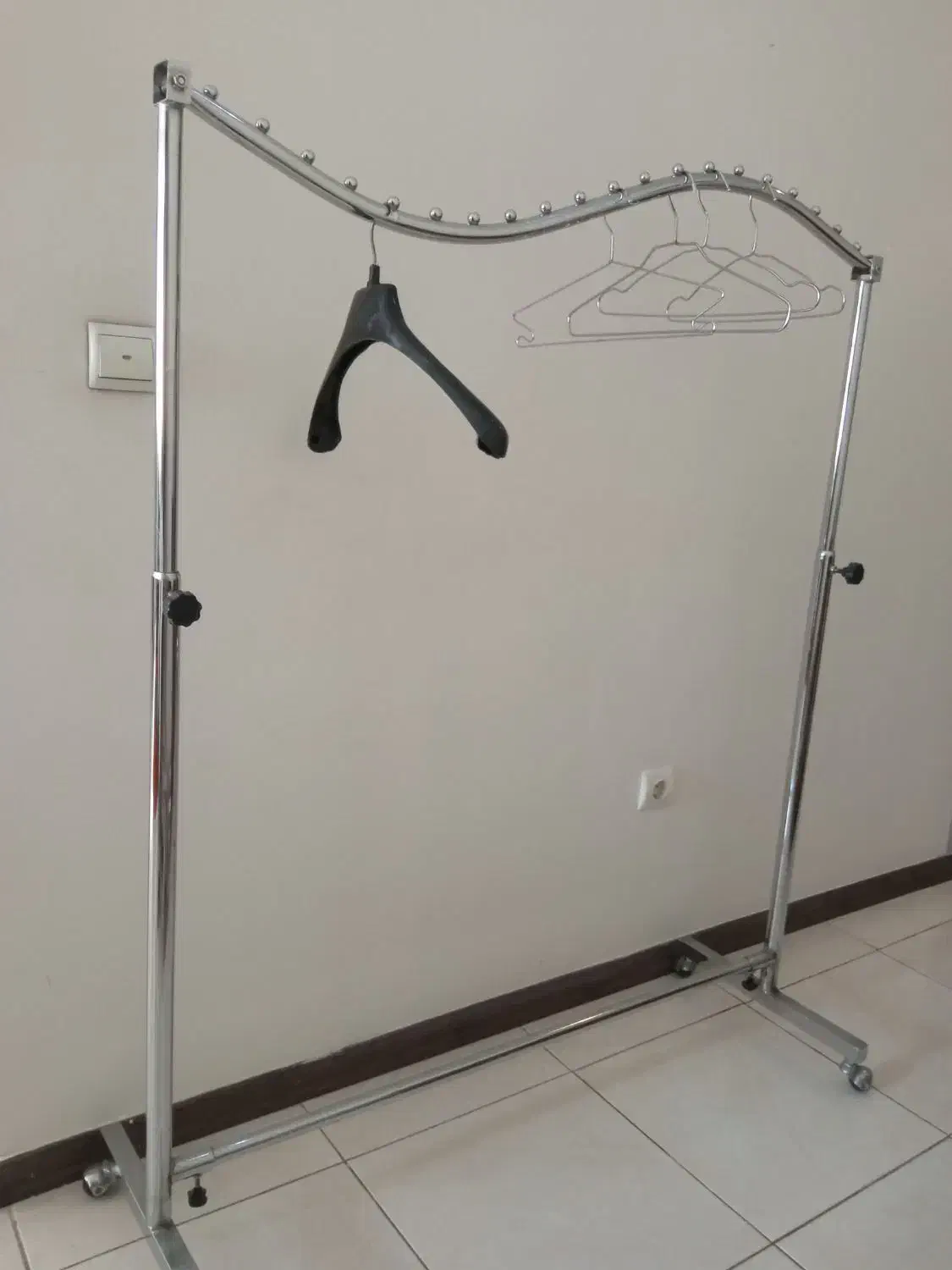 رگال لباس|بندرخت و رخت‌آویز|کرج, ساماندهی|دیوار