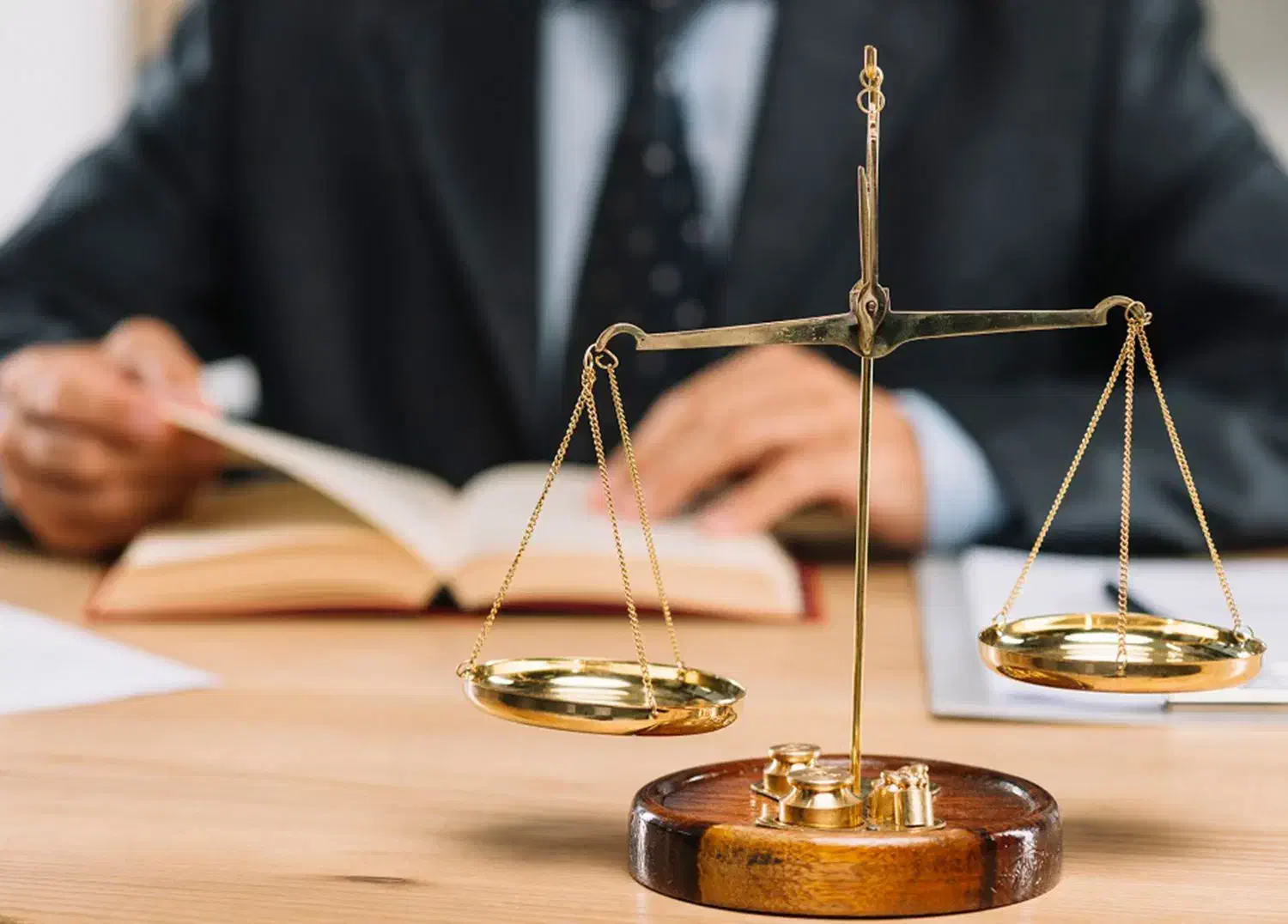 وکیل/وکالت/وکیل دادگستری|خدمات مالی، حسابداری، بیمه|اسلام‌شهر, باغ فیض|دیوار