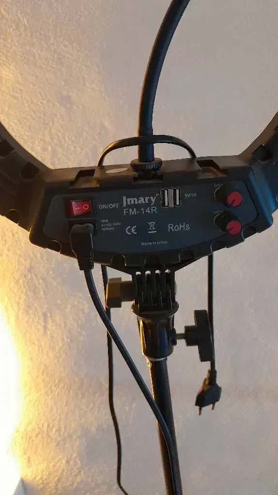 رینگ لایت بزرگ و تمیز|لوازم جانبی موبایل و تبلت|ساری, |دیوار